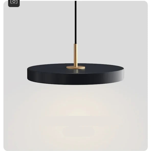 LumiHover - Moderna sospensione LED ispirata agli UFO per un'illuminazione interna elegante