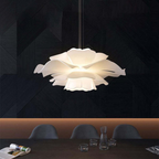 SophiaBloom – Sospensione a forma di fiore in morbido bianco con design scultoreo