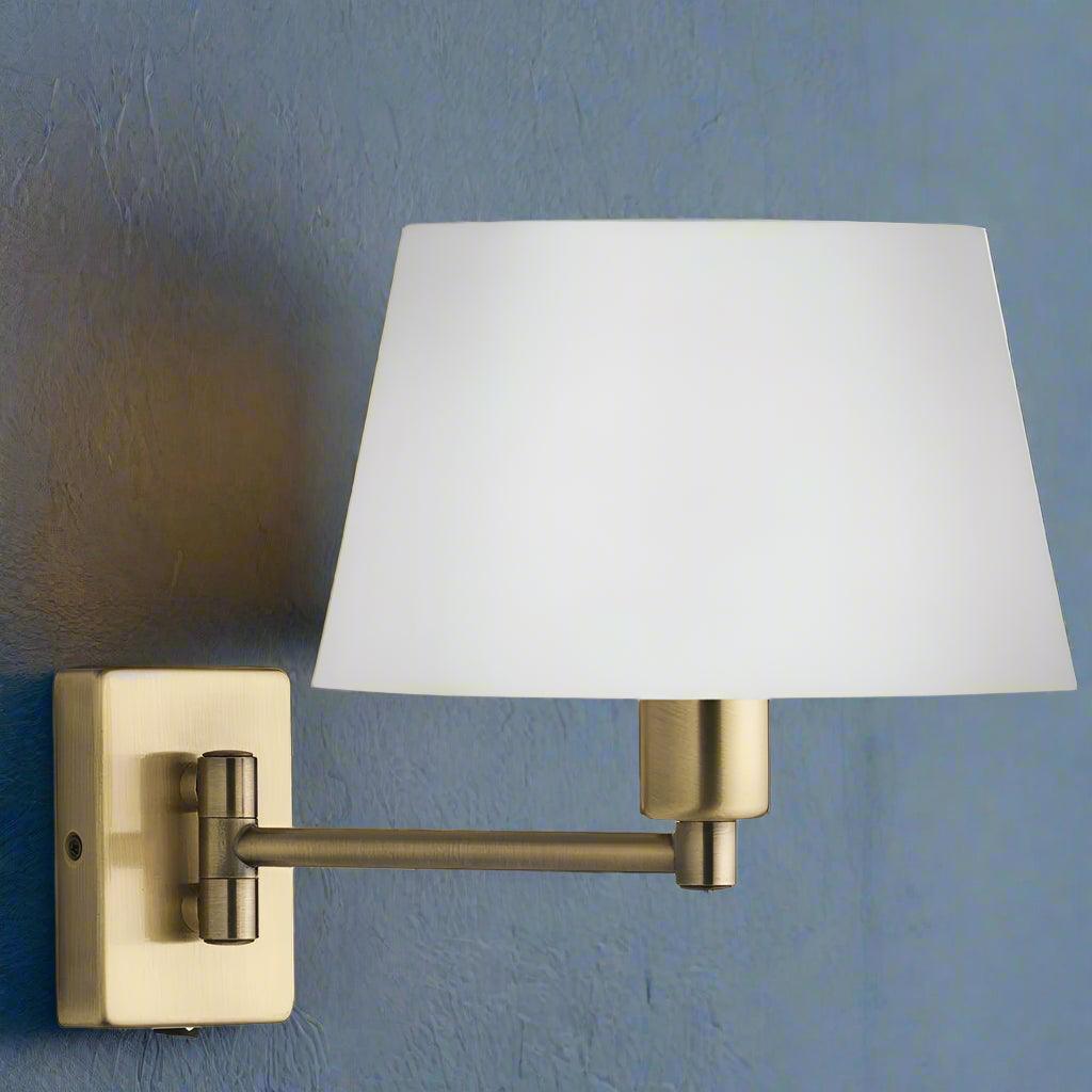 Lampada da Parete a Braccio Singolo in Ottone Antico Armada