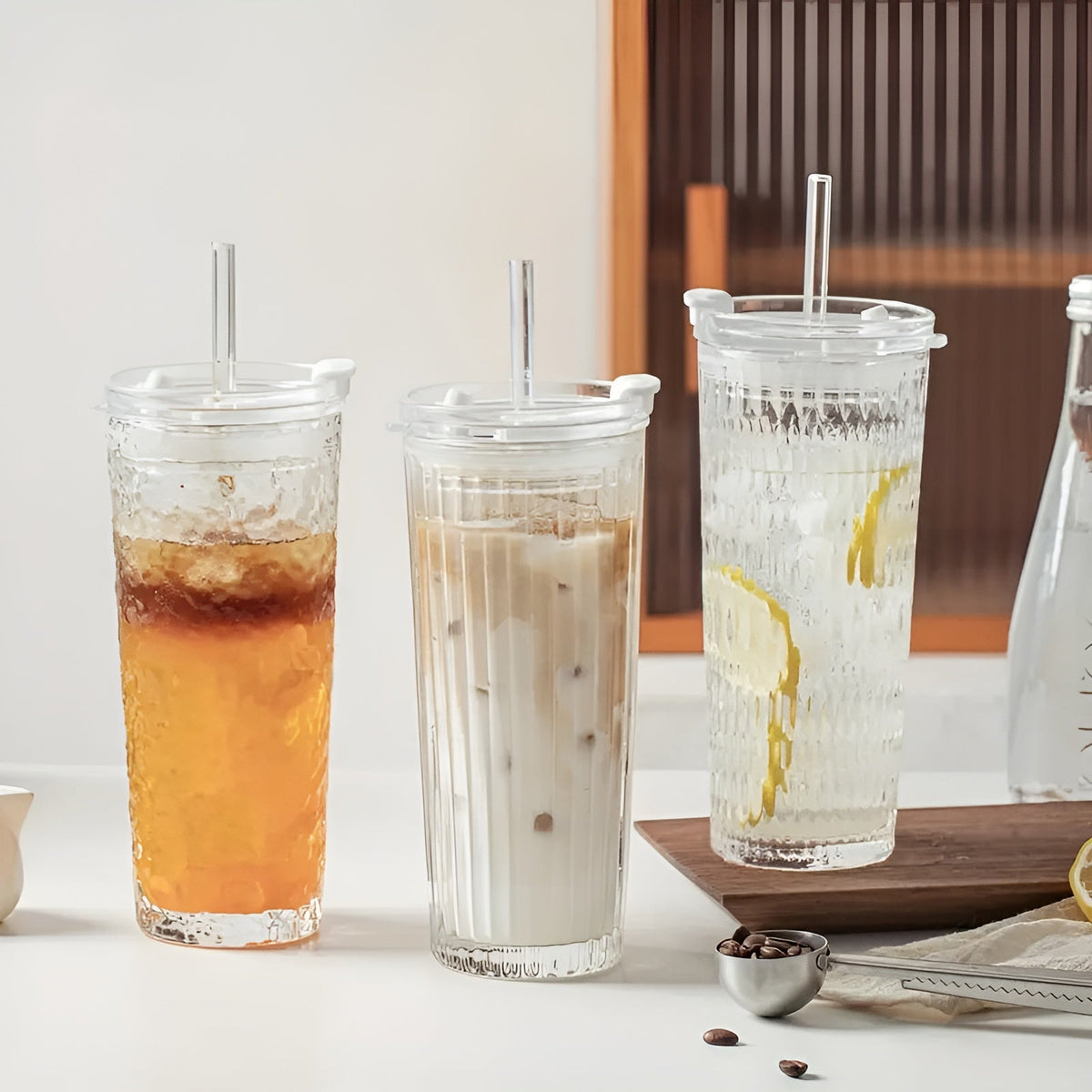 Bicchieri con coperchio e cannuccia – Set di 2 in vetro moderno | Riutilizzabili e antiscivolo, Ideali per caffè, tè e bevande fredde