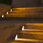 Luci LED a energia solare per esterni con design triangolare