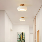 Lampada da soffitto a montaggio flush in vetro con accentuazione in legno