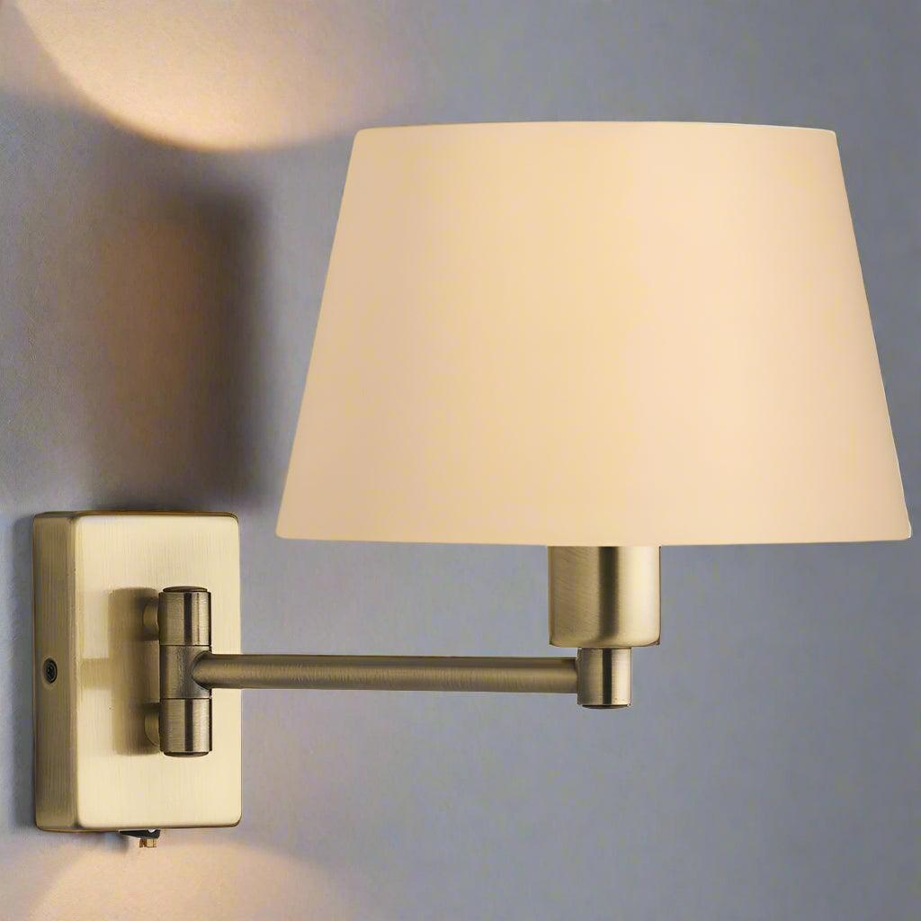Lampada da Parete a Braccio Singolo in Ottone Antico Armada