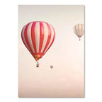 Poster da parete – Stampa su tela – Paesaggio beige con mongolfiera – Verticale – Design moderno per ambienti eleganti