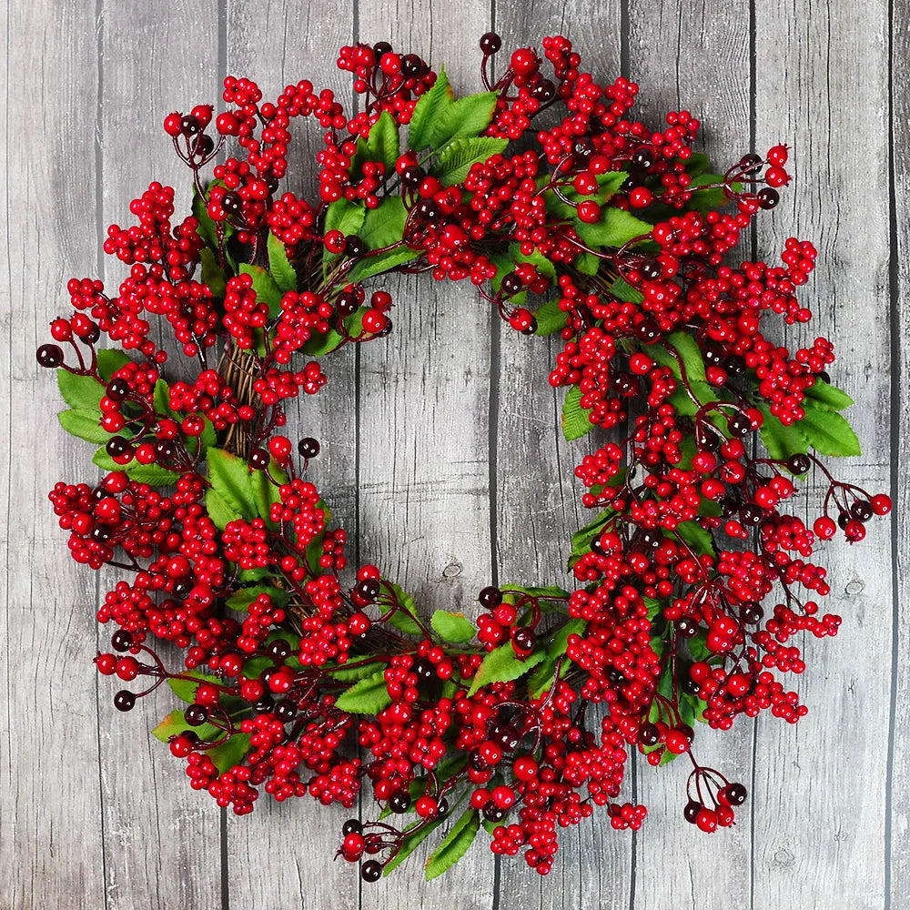 Corona di Natale | Decorazione realistica in cipresso e bacche rosse | Interno & Esterno