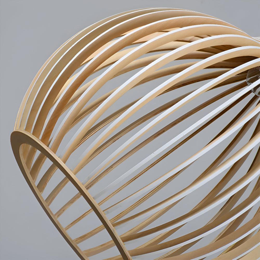 Lampada a sospensione in legno con paralume a forma di gabbia