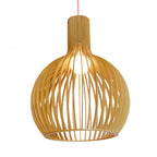 Lampada a sospensione in legno con paralume a forma di gabbia