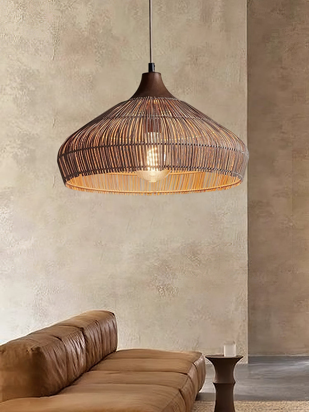 Lampada a sospensione in rattan intrecciato