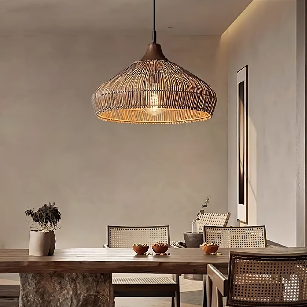 Lampada a sospensione in rattan intrecciato