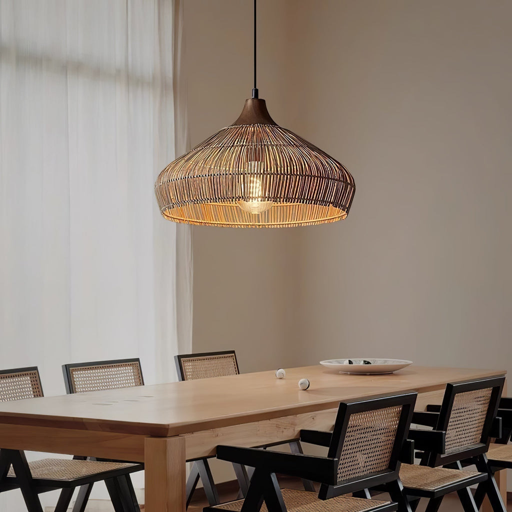 Lampada a sospensione in rattan intrecciato