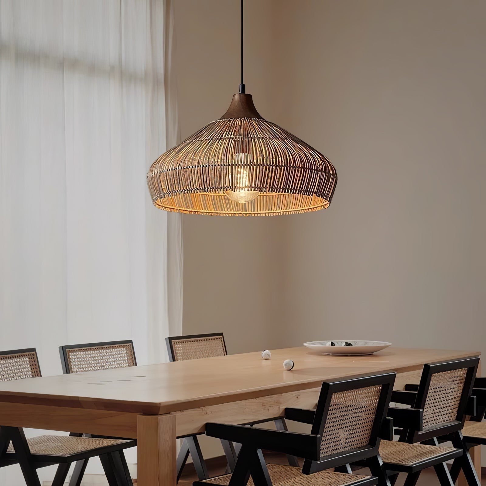 Lampada a sospensione in rattan intrecciato