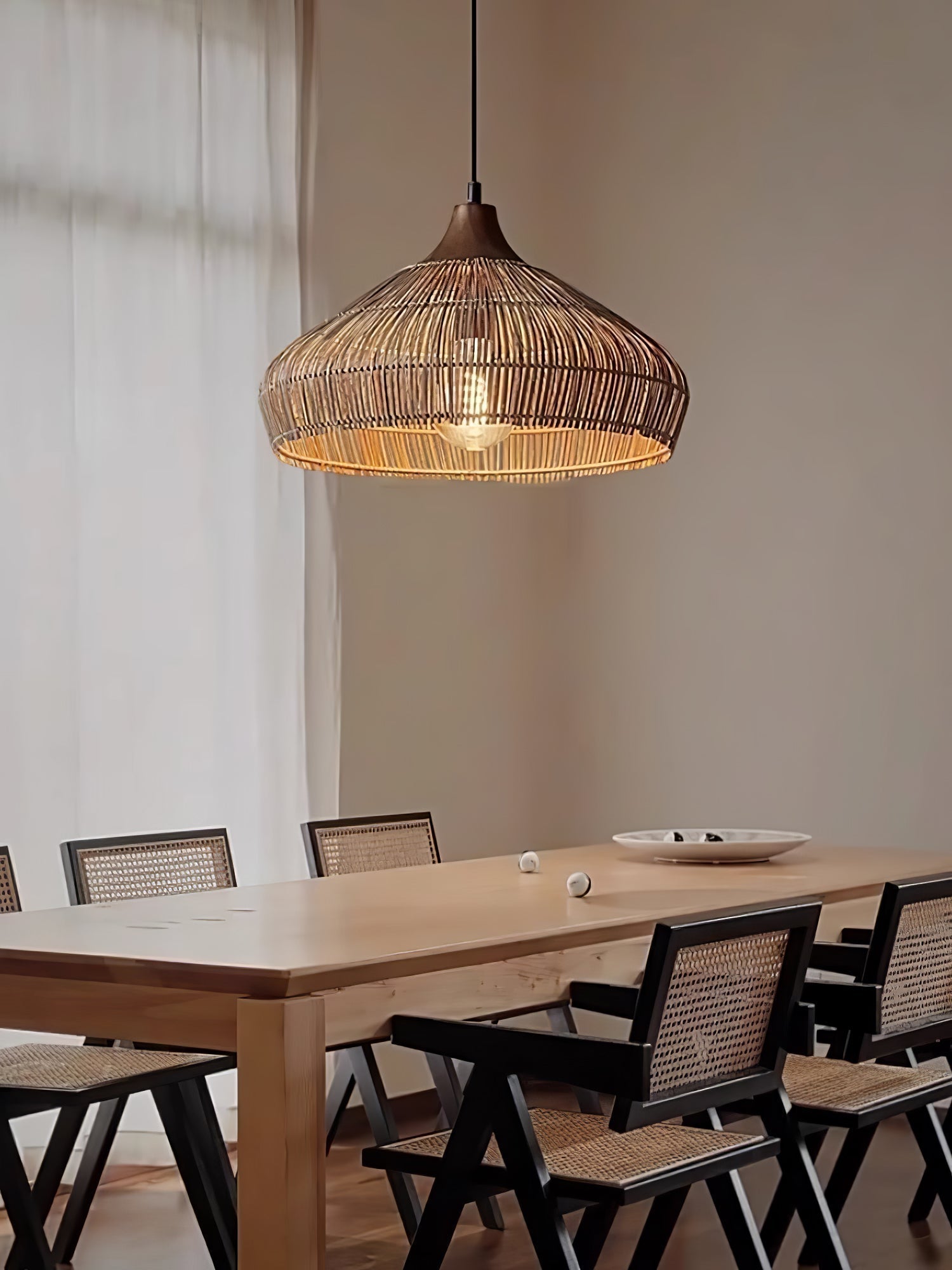 Lampada a sospensione in rattan intrecciato