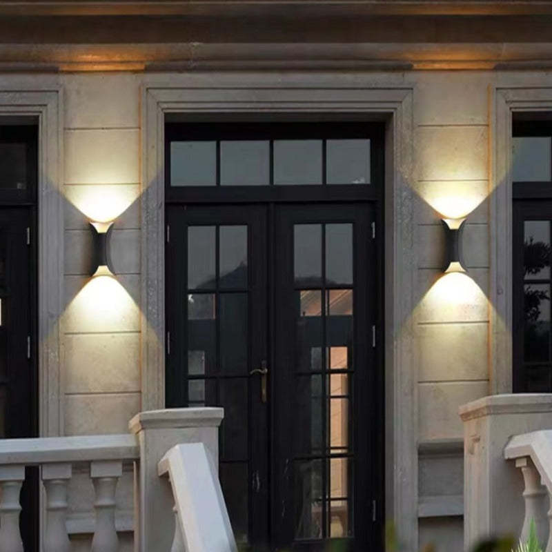 Lampada a LED da esterno Noxel montata a parete curva
