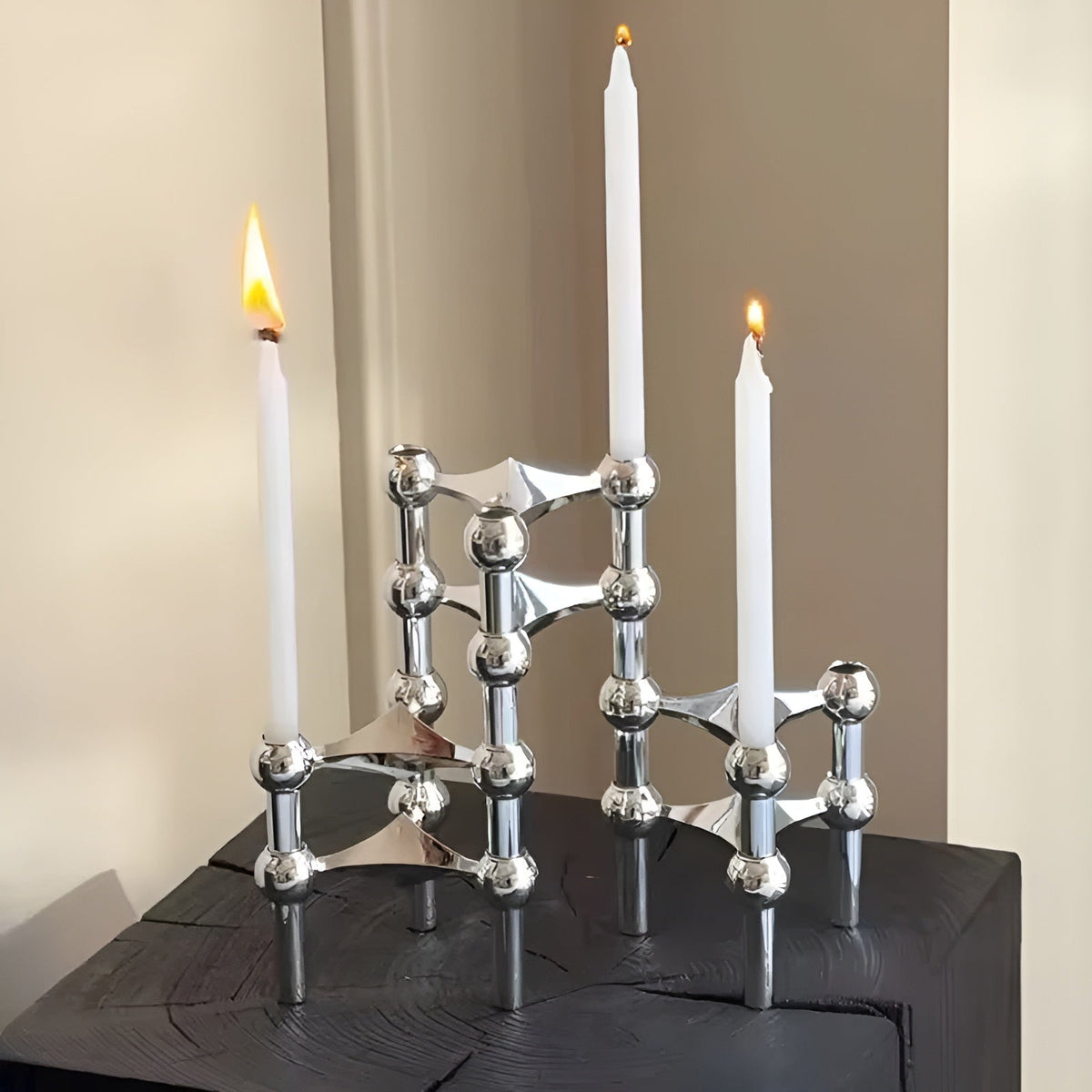 Portacandele astratto in design molecolare – Decorazione moderna in metallo per spazi abitativi eleganti