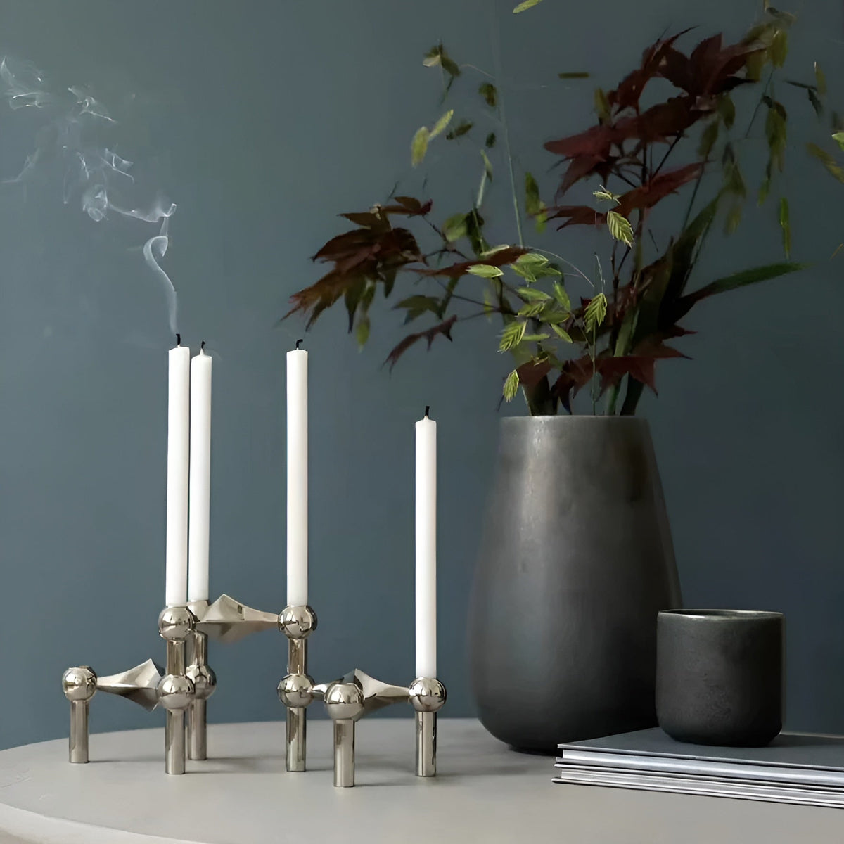 Portacandele astratto in design molecolare – Decorazione moderna in metallo per spazi abitativi eleganti