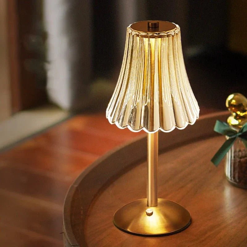 Lampada da Tavolo Elegante con Attivazione Touch e Finitura Oro