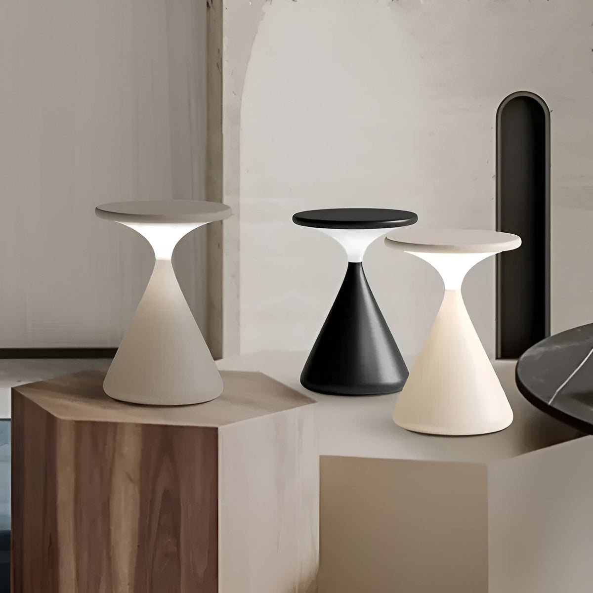 Lampada da tavolo LED senza fili – Dimmerabile e ricaricabile con design a clessidra