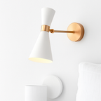 Applique murale di design a LED dorata con paralume triangolare Creative