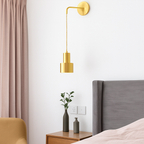 Applique murale dorata con lampada sospesa