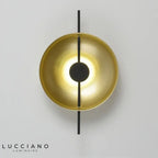 Applique murale dorata minimalista luminosità calda.