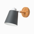 Applique murale LED con paralume orientabile in metallo e supporto in legno