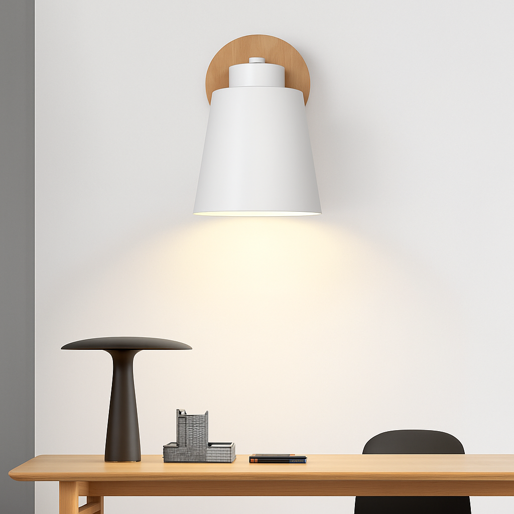 Applique murale LED con paralume orientabile in metallo e supporto in legno