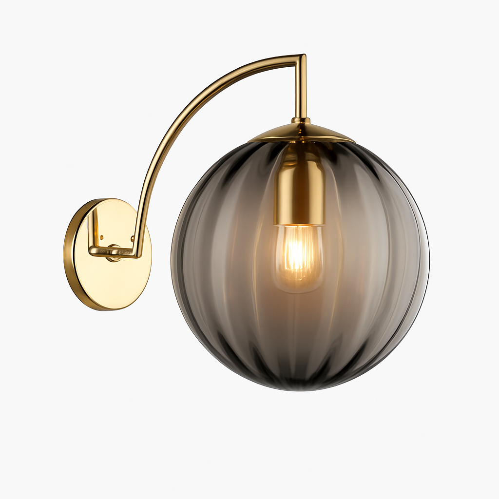 Applique murale LED dorato con sfera in vetro fumé Scone