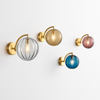 Applique murale LED dorato con sfera in vetro fumé Scone