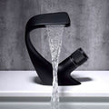 AQUACASCADE – Miscelatore per Lavabo a Cascata di Lusso per Bagni Moderni