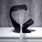 AQUACASCADE – Miscelatore per Lavabo a Cascata di Lusso per Bagni Moderni