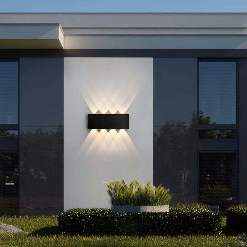 Lampada da parete esterna rettangolare moderna in metallo Tronix, Nero/Bianco, effetto onda d'acqua
