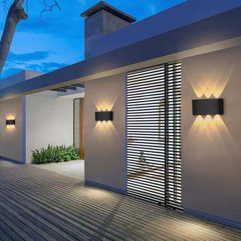 Lampada da parete esterna rettangolare moderna in metallo Tronix, Nero/Bianco, effetto onda d'acqua