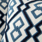 Auralithe - Cuscino Ricamato Blu con Motivo Ornamentale
