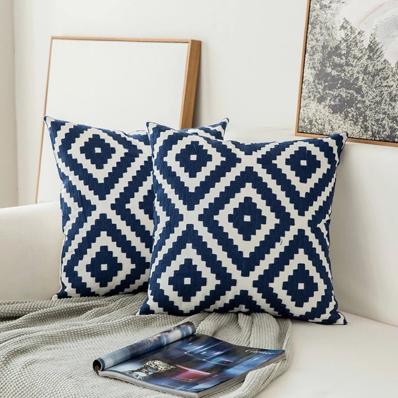 Auralithe - Cuscino Ricamato Blu con Motivo Ornamentale