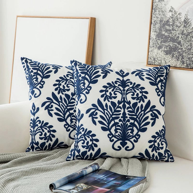 Auralithe - Cuscino Ricamato Blu con Motivo Ornamentale