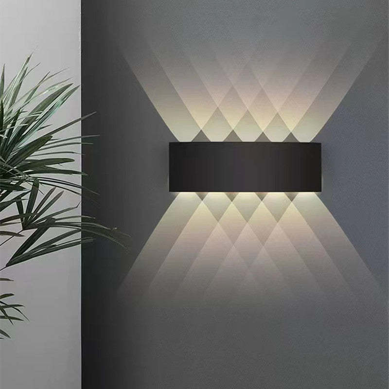 Lampada da parete esterna rettangolare moderna in metallo Tronix, Nero/Bianco, effetto onda d'acqua