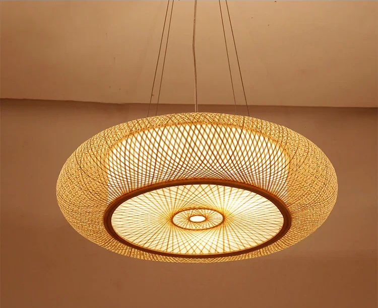 BambuLoom Grace: Lampada a Sospensione in Rattan e Bambù Fatta a Mano