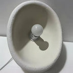 CALMLIGHT – Lampada da soffitto minimalista in resina per spazi sereni