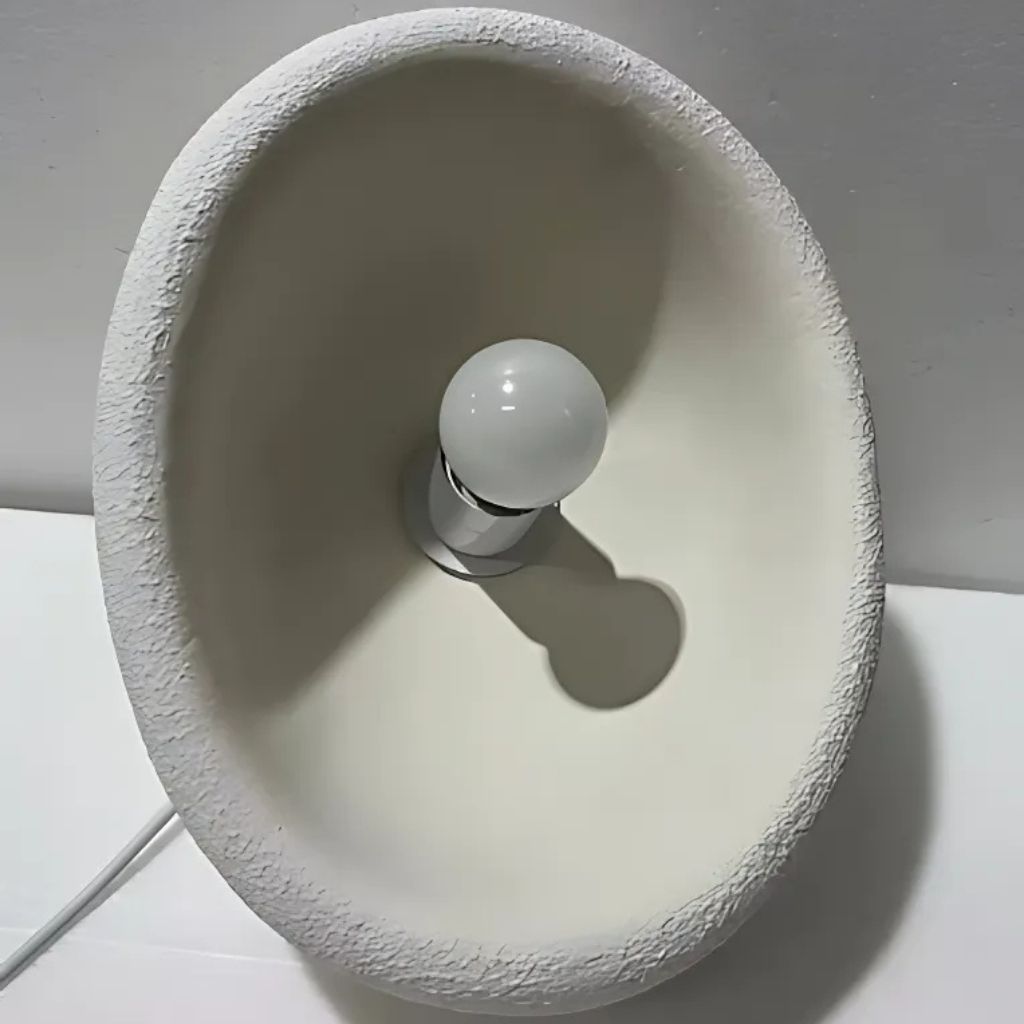 CALMLIGHT – Lampada da soffitto minimalista in resina per spazi sereni