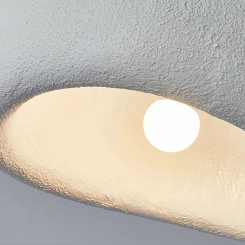 CALMLIGHT – Lampada da soffitto minimalista in resina per spazi sereni