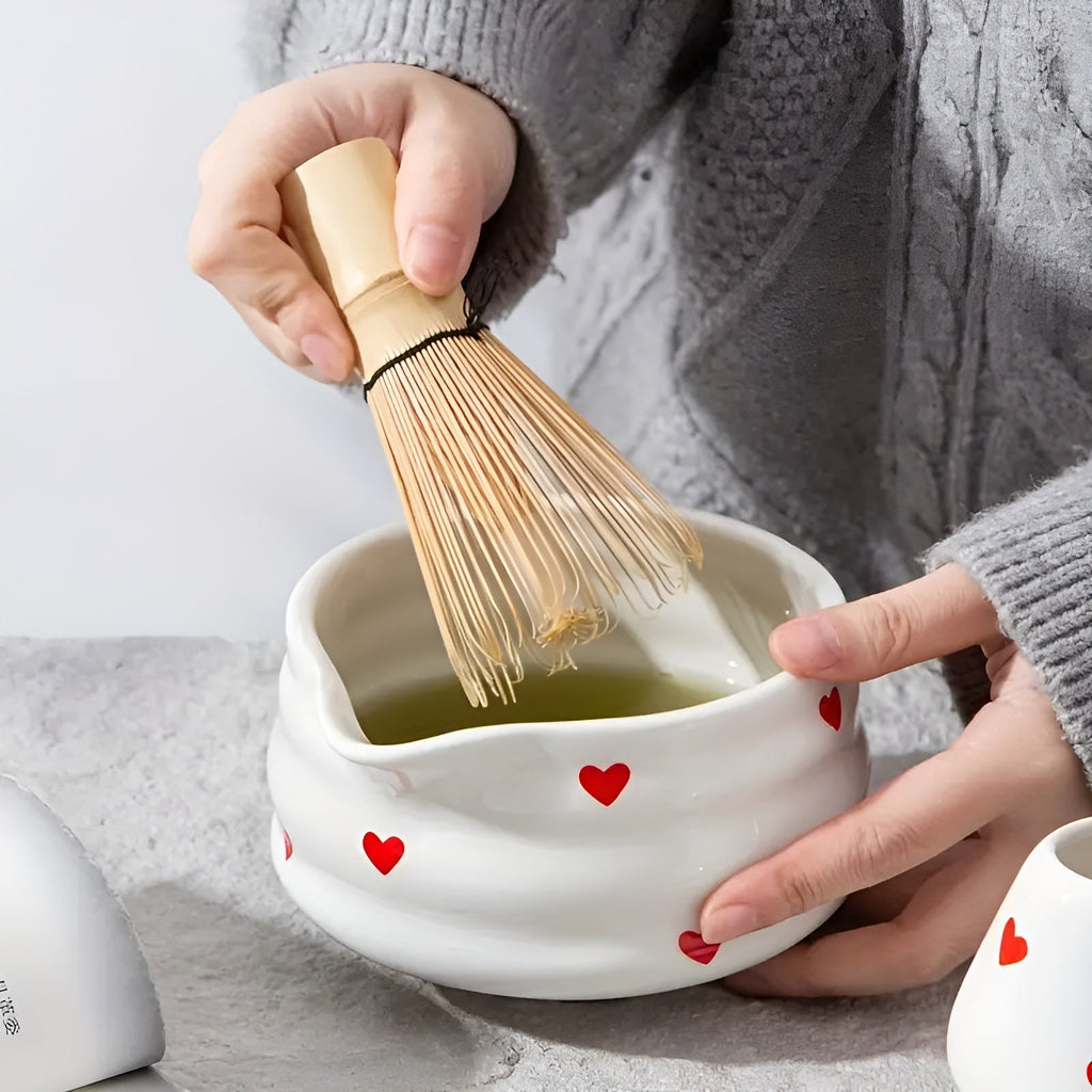 Ciotola per Matcha con design a cuore – 4/5 pezzi con versatore e frusta in bambù | Ideale per uso domestico