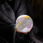 CosmoShine – Lampada Notturna Multicolore a Forma di Luna con Telecomando