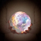 CosmoShine – Lampada Notturna Multicolore a Forma di Luna con Telecomando