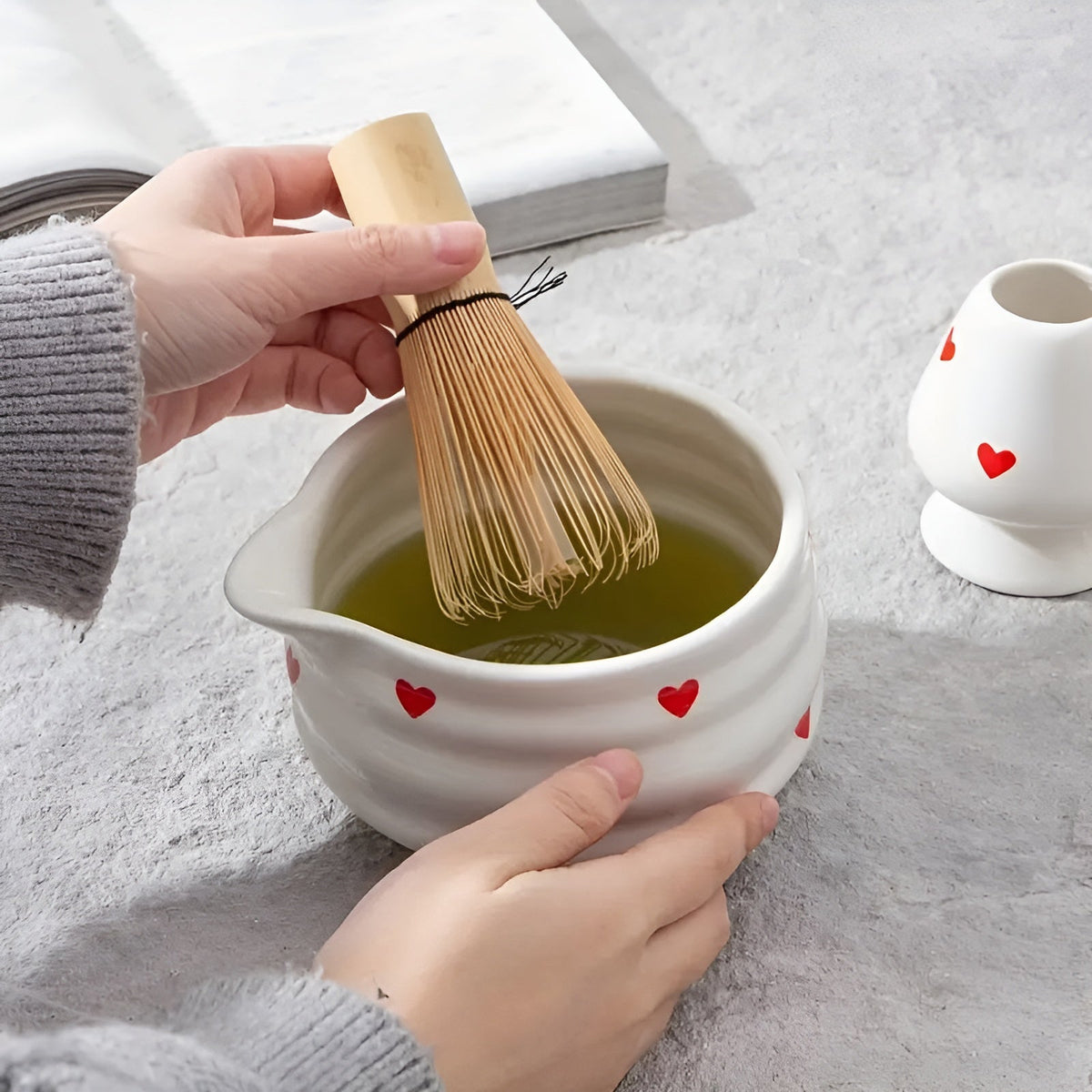 Ciotola per Matcha con design a cuore – 4/5 pezzi con versatore e frusta in bambù | Ideale per uso domestico