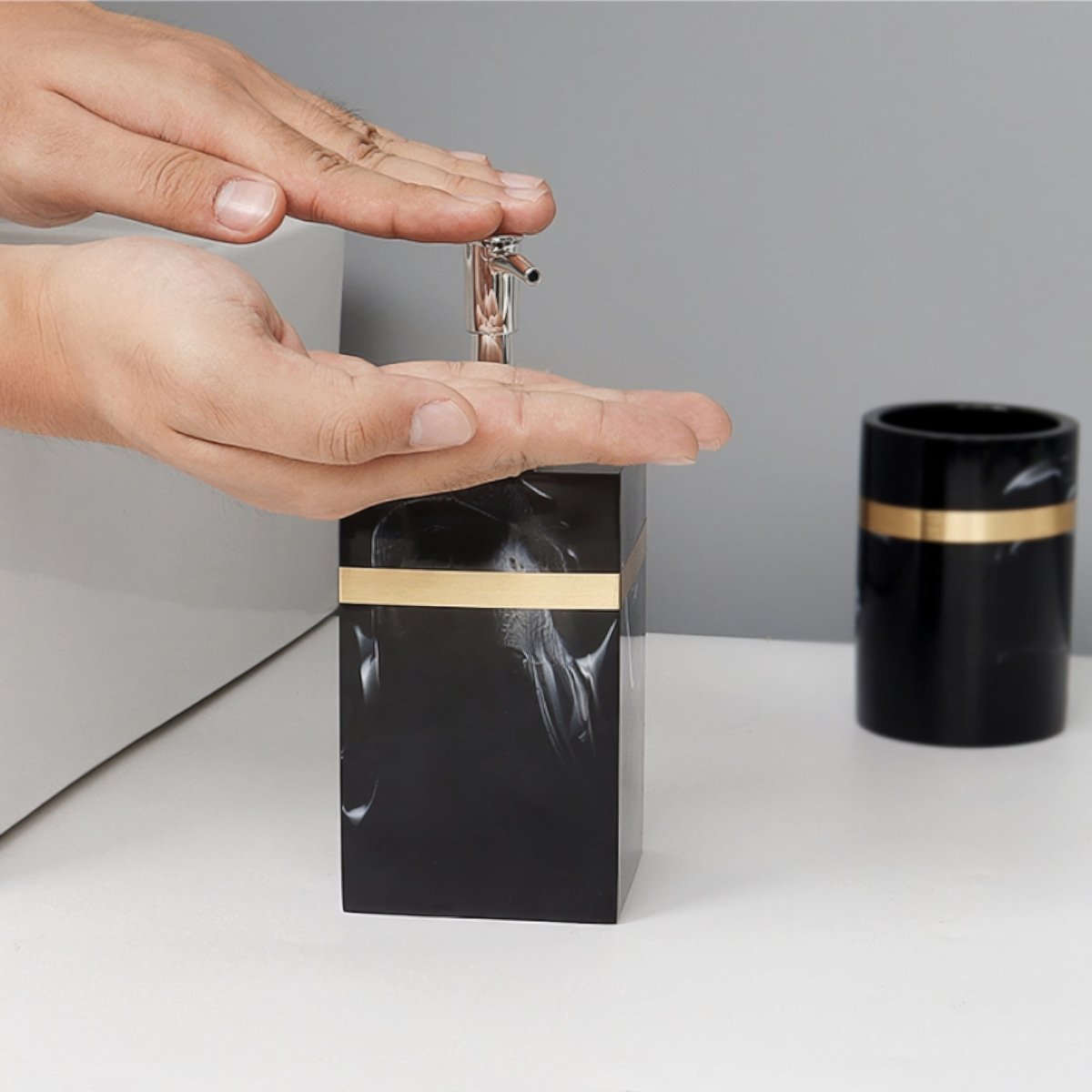 DECORVA – Elegante Vassoio in Marmo Nero per Decorazioni di Lusso per Bagno