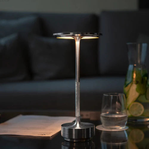 NordicaLight - Lampada da tavolo wireless per un'illuminazione elegante
