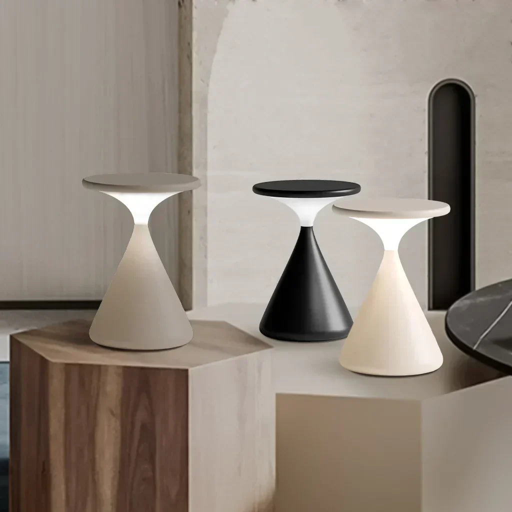 Lampada da tavolo LED dimmerabile senza fili in design a clessidra