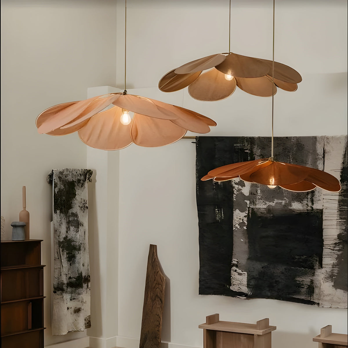 Lampada a sospensione con fiori di tessuto – Illuminazione moderna e decorativa per ambienti domestici