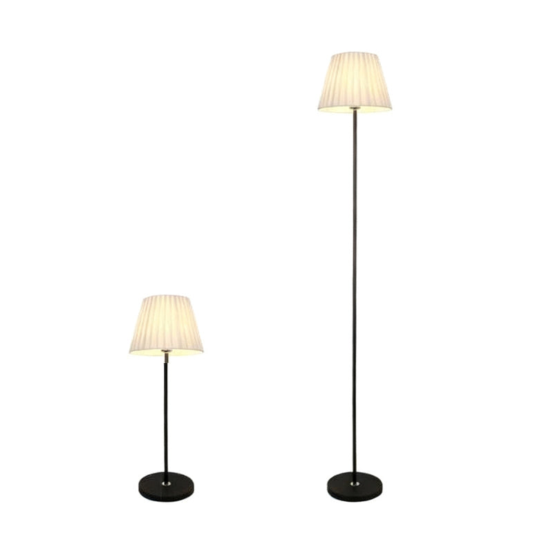 Lampada da terra con paralume in tessuto, design scandinavo