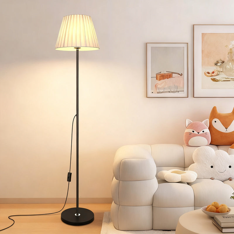 Lampada da terra con paralume in tessuto, design scandinavo